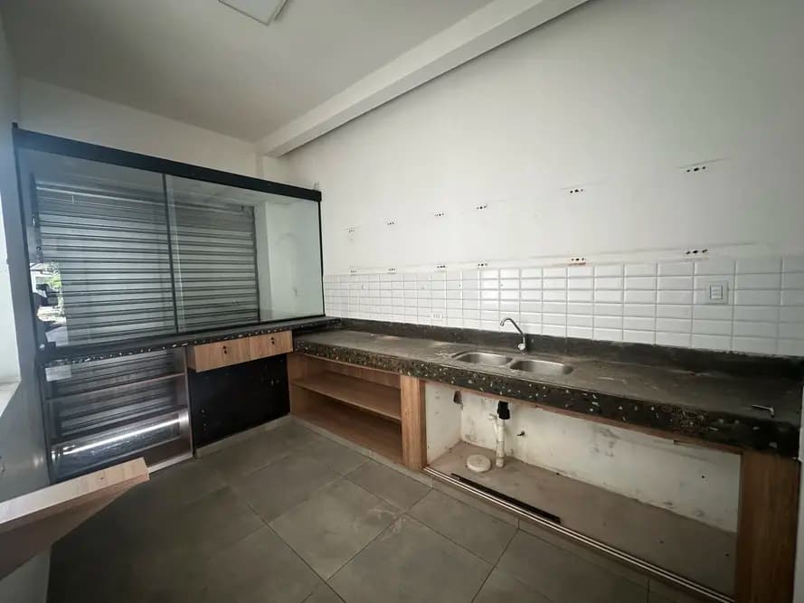 Foto de Local con terraza mas oficinas en alquiler