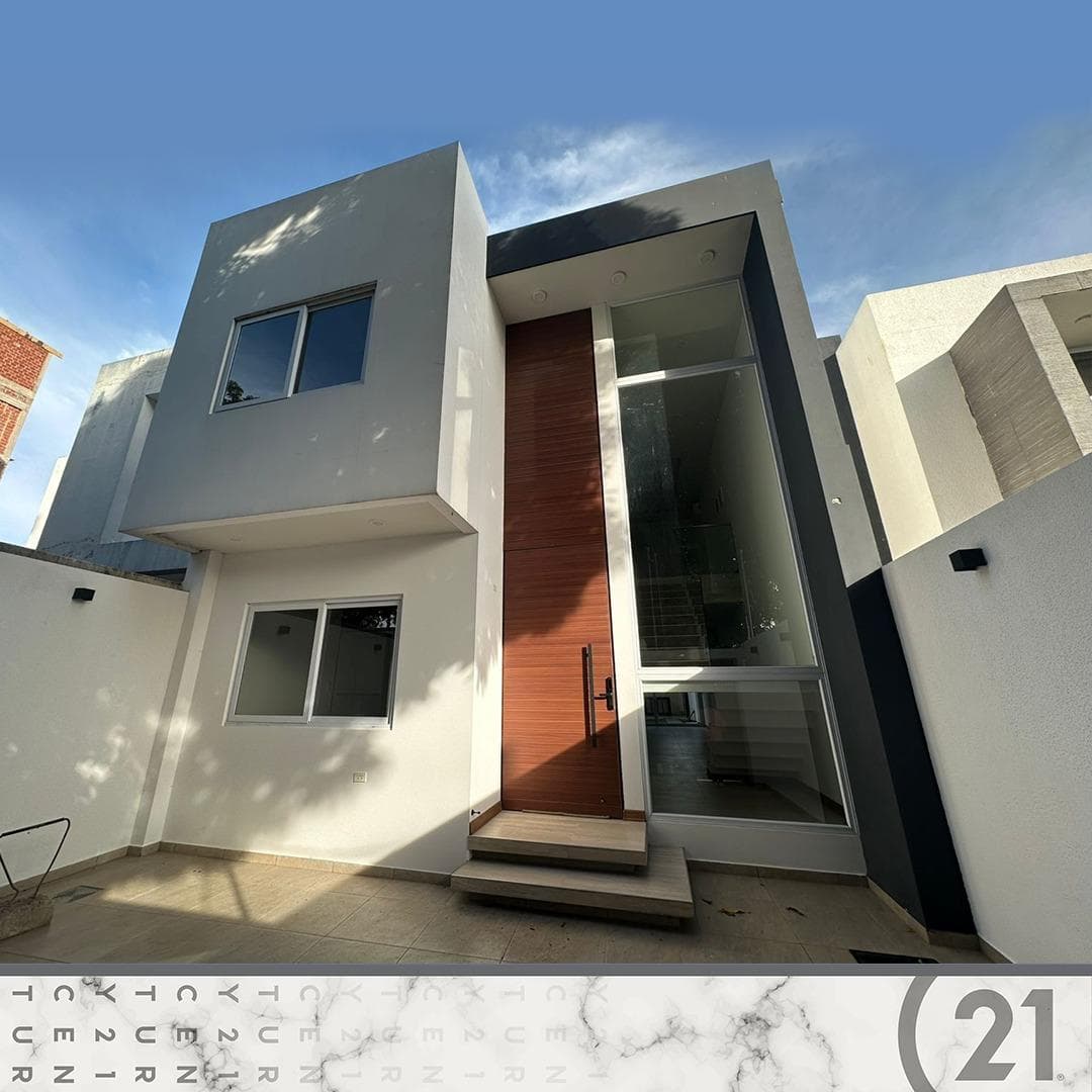 HERMOSA CASA EN VENTA EN ZONA NORTE* ✨🏡 📍 Ubicación estratégica entre 5to y 6to Anillo, entre Av. Banzer y Av. Beni.