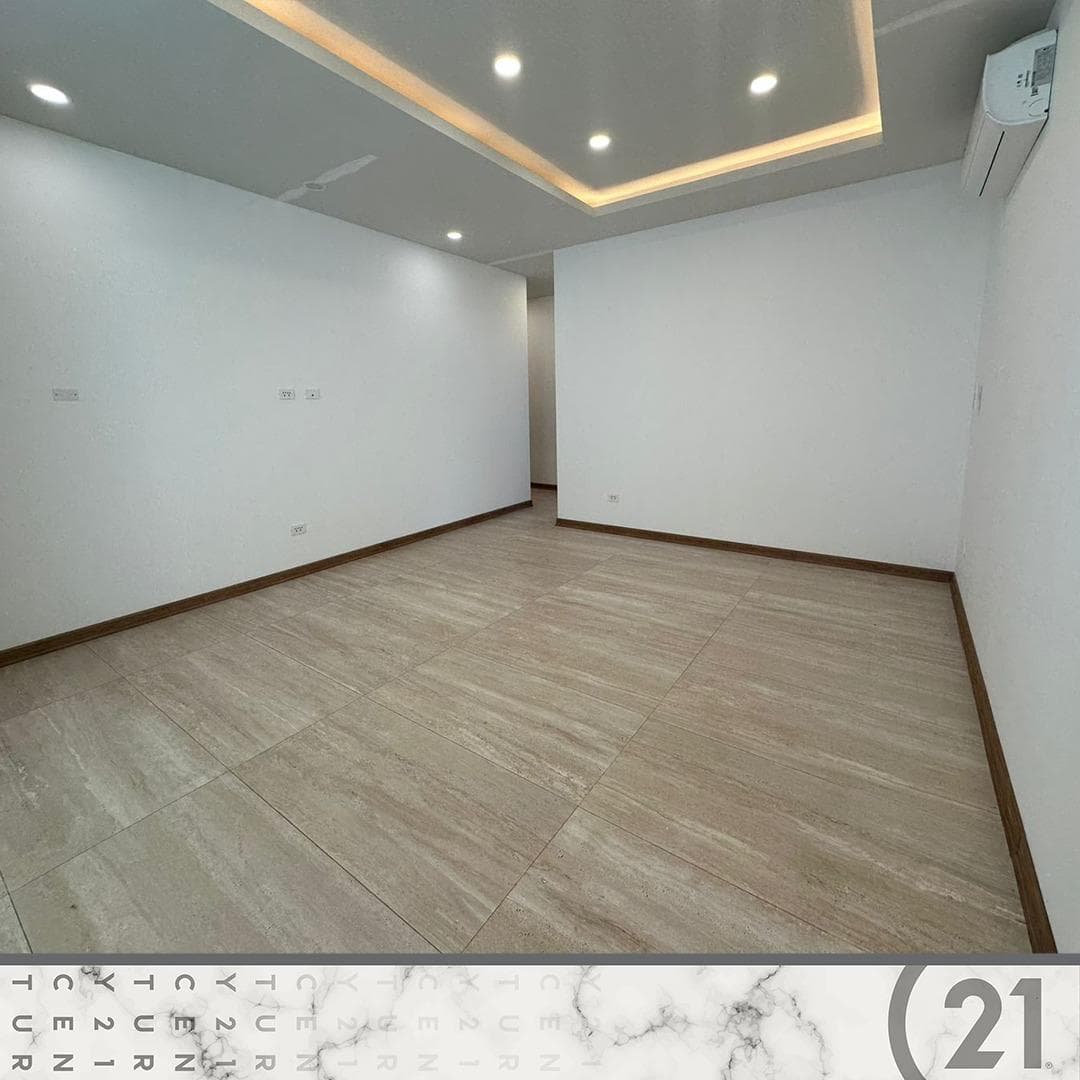 HERMOSA CASA EN VENTA EN ZONA NORTE* ✨🏡 📍 Ubicación estratégica entre 5to y 6to Anillo, entre Av. Banzer y Av. Beni.