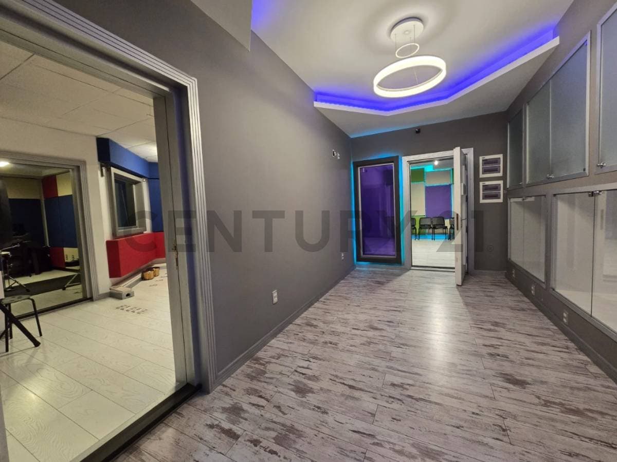 Foto de LOCAL COMERCIAL CON ESTUDIO DE MUSICA EQUIPADO EN VENTA - AV. ARCE
