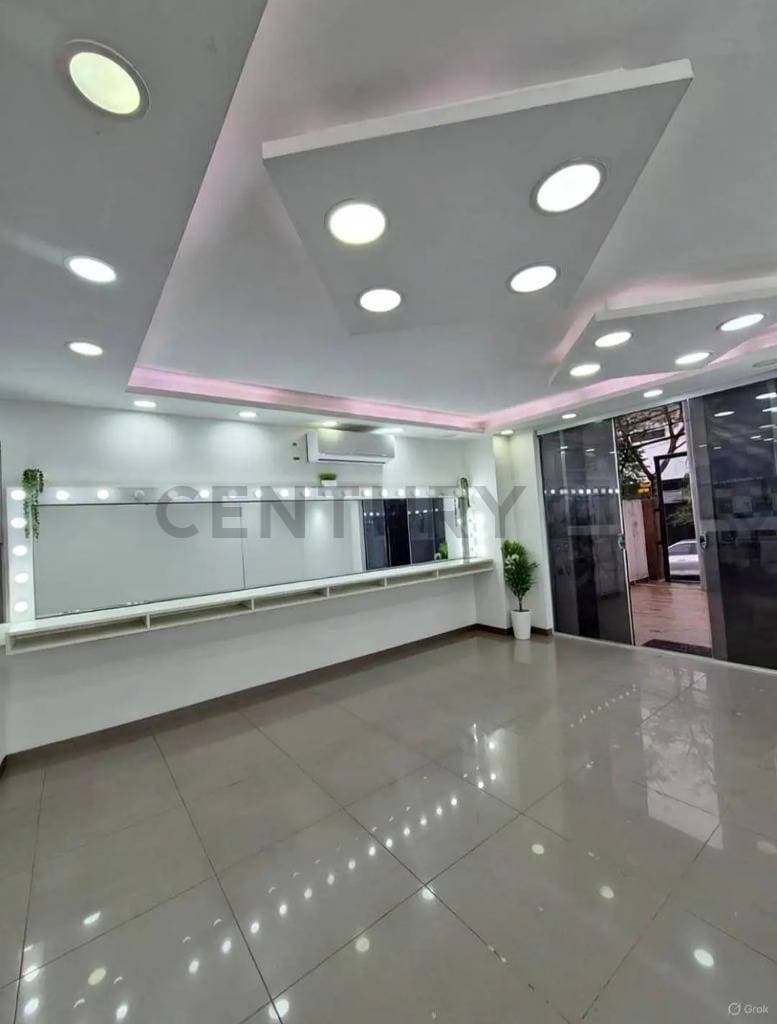 Foto de LOCAL COMERCIAL EN VENTA - UNA CUADRA ANTES DEL 3ER ANILLO AV.BENI
