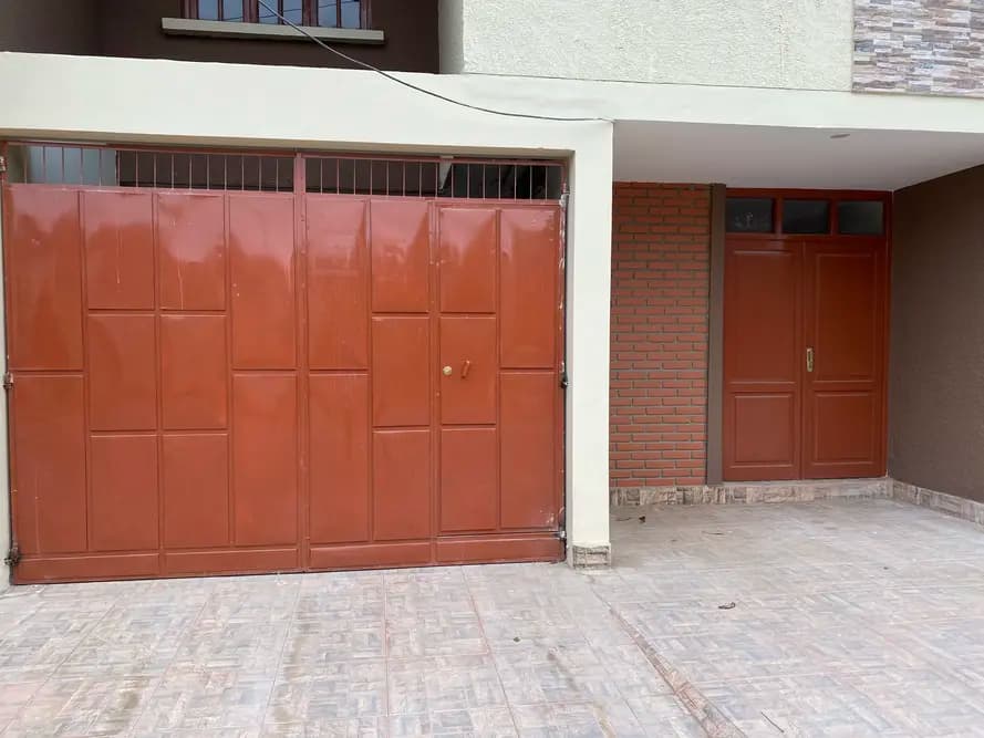 Foto de Amplio departamento de tres dormitorios en alquiler en El Constructor, Tarija