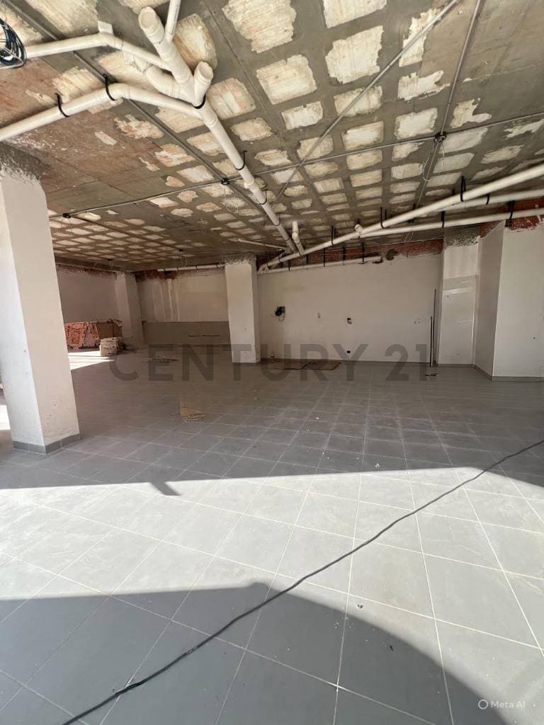 Foto de LOCAL COMERCIAL EN VENTA – VISTA ÁGORA ACHUMANI-HUAYLLANI