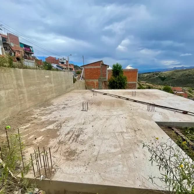 Foto de 🏡 Terreno + Construcción en Venta — Zona Azari, Sucre