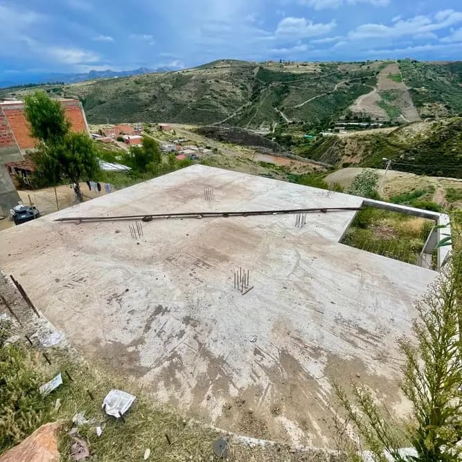 Foto de 🏡 Terreno + Construcción en Venta — Zona Azari, Sucre