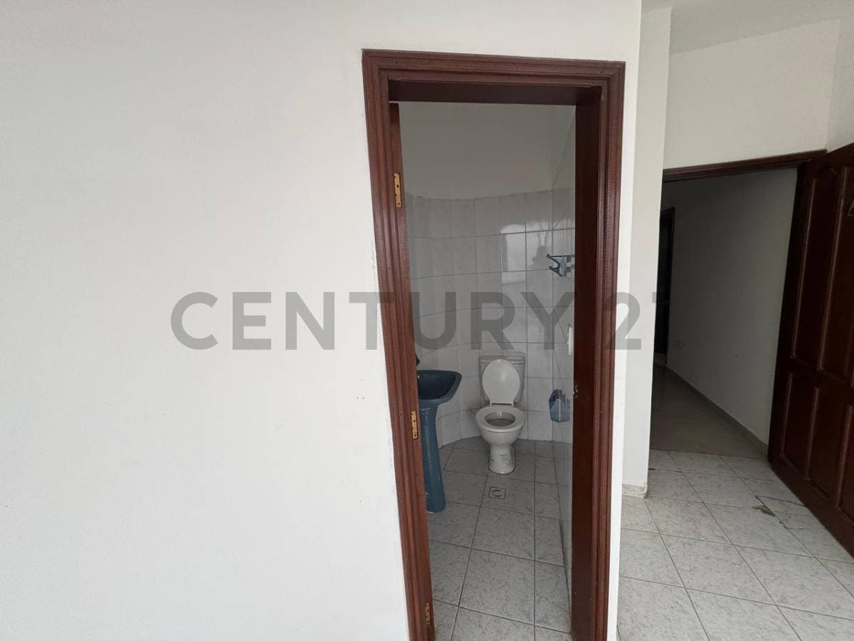 Foto de OFICINA EN ALQUILER – EDIFICIO LEGAL CONSULT
