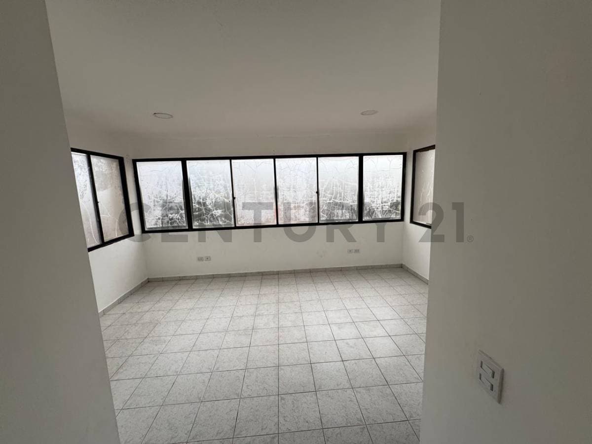 Foto de OFICINA EN ALQUILER – EDIFICIO LEGAL CONSULT