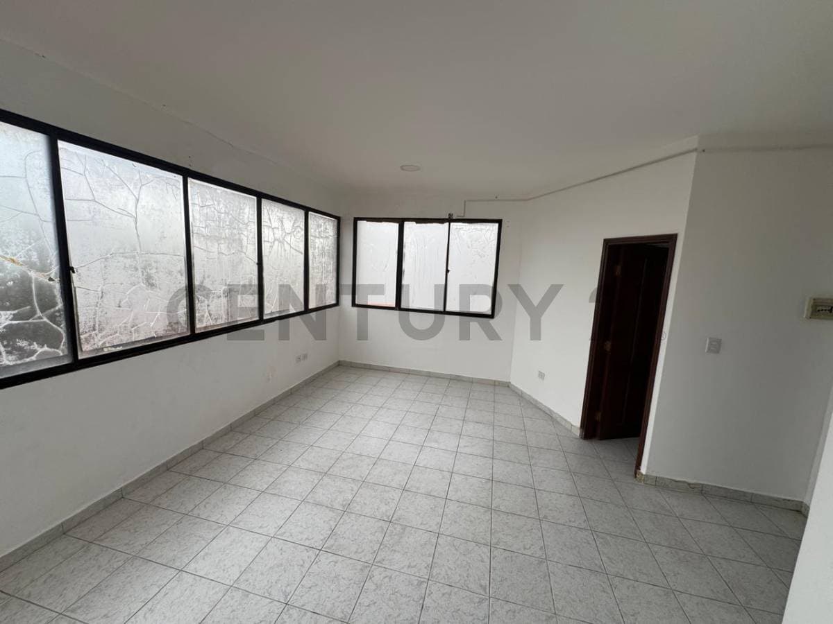 Foto de OFICINA EN ALQUILER – EDIFICIO LEGAL CONSULT