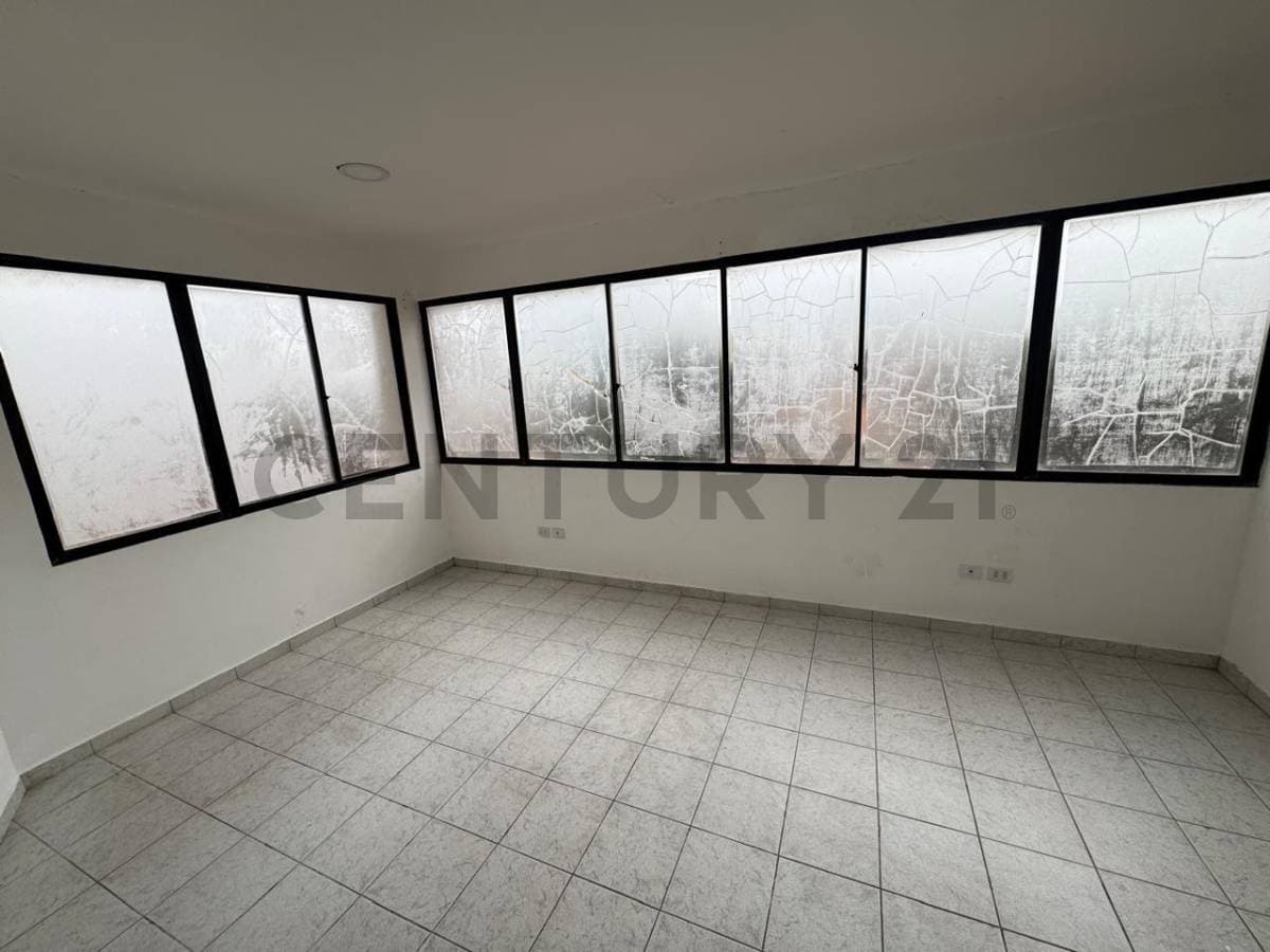 Foto de OFICINA EN ALQUILER – EDIFICIO LEGAL CONSULT