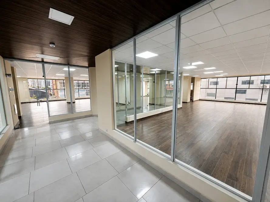 Foto de Local Comercial - Sobre Av. Pando