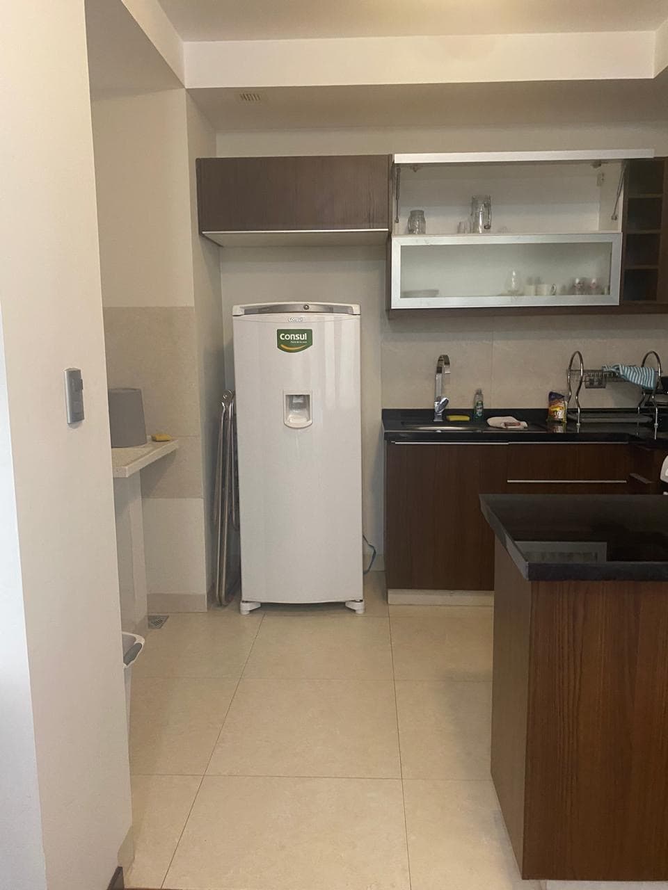 Alquiler Garzonier, alado del Mall Aranjuez, full amoblado y incluye servicios.