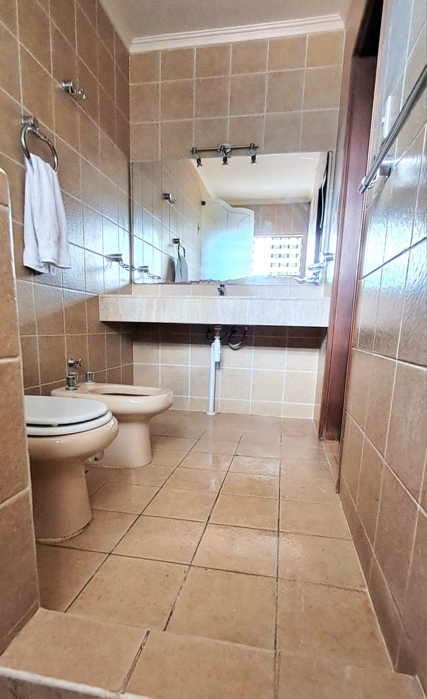 Casa Sólida en Zona Norte - Gran Potencial y Espacios Amplios