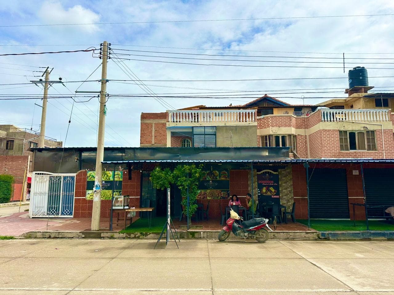 Casa comercial y familiar en quillacollo En pleno prado de la villa moderna